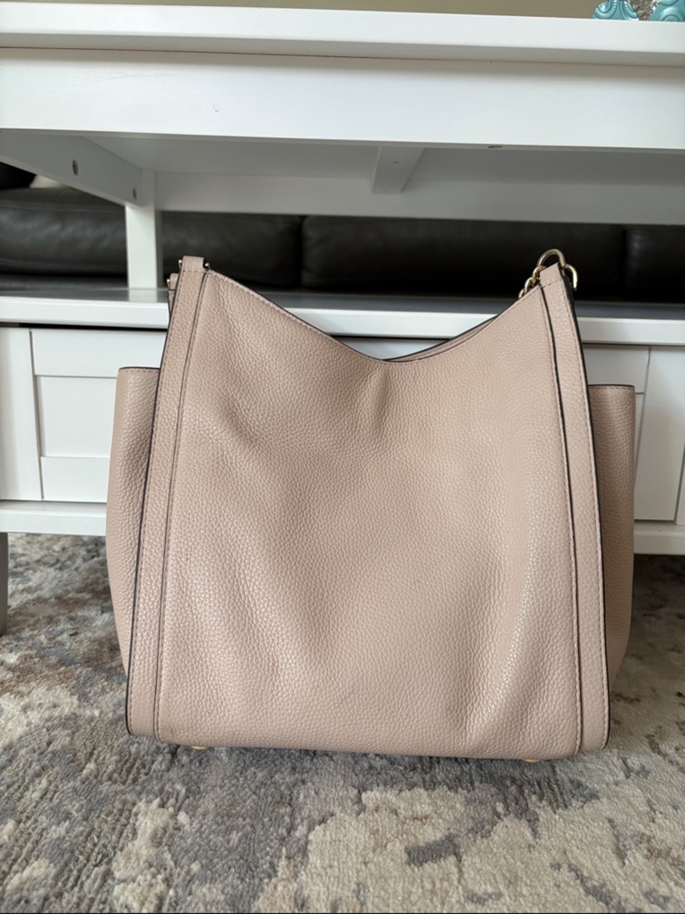 Michael Kors Pebbled Leather Shoulder Tote in Light Blush with Gold Chain - Picture 2 of 7